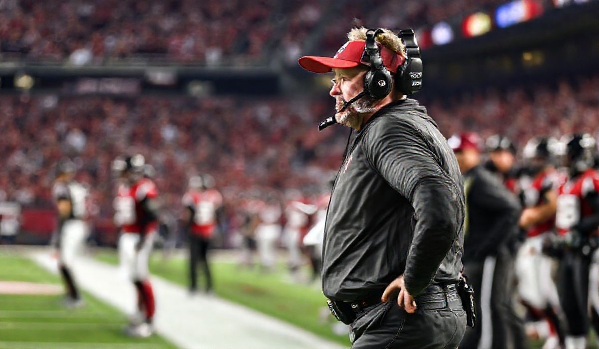 Jeff Ulbrich: A Seasoned Strategist Aiming to Revitalize Falcons’ Defense