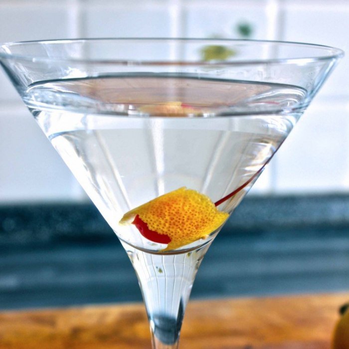 Authentic Tuxedo Cocktail Recipe and Its Elegant History