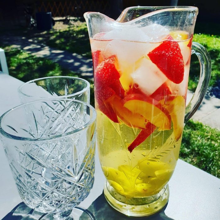 The Perfect White Wine Sangria Recipe for Refreshing Summer Sips